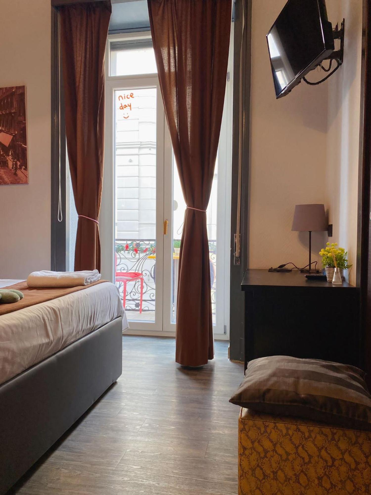 Dolce Vita Rooms Napoli Bagian luar foto