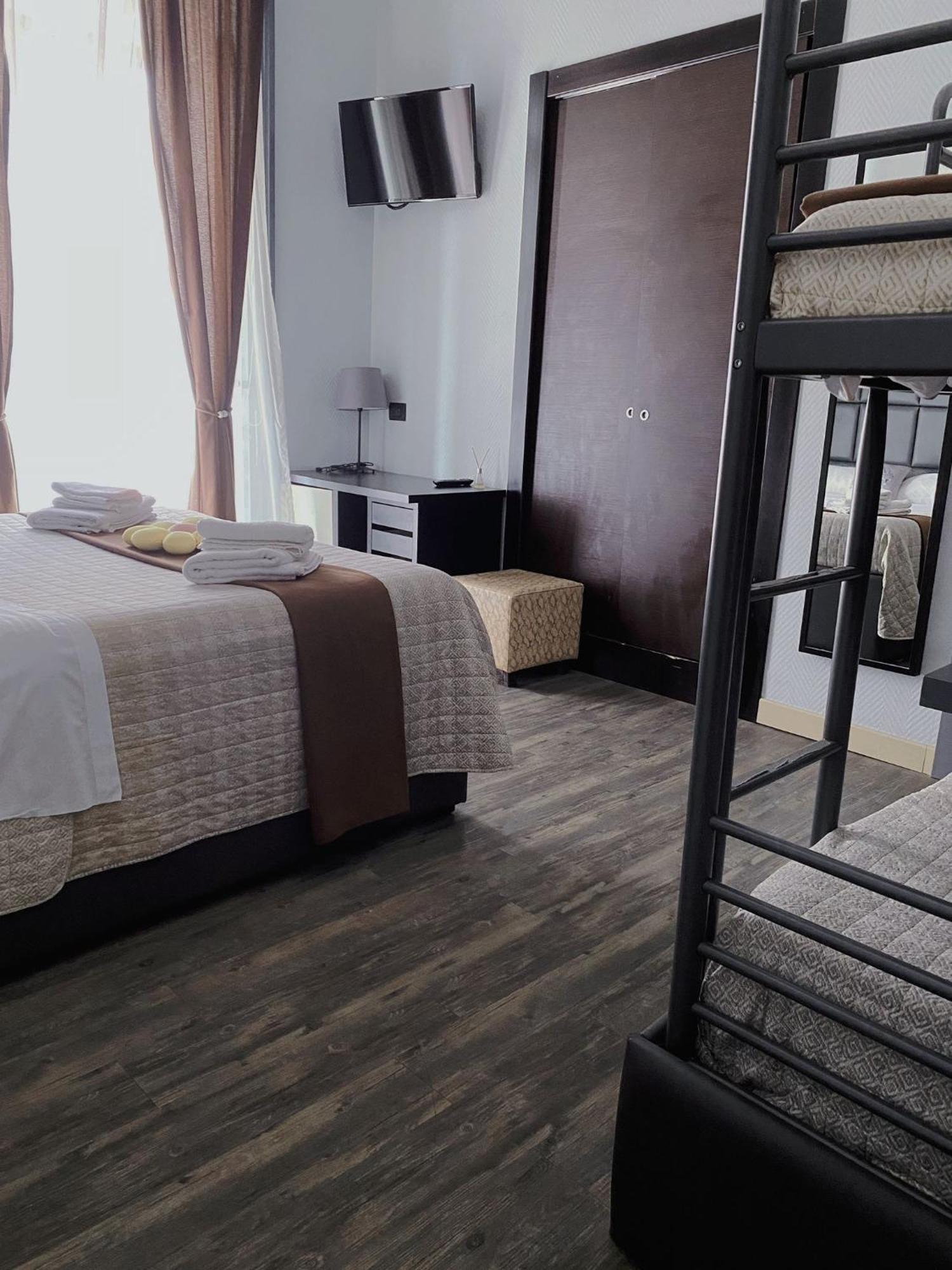 Dolce Vita Rooms Napoli Bagian luar foto