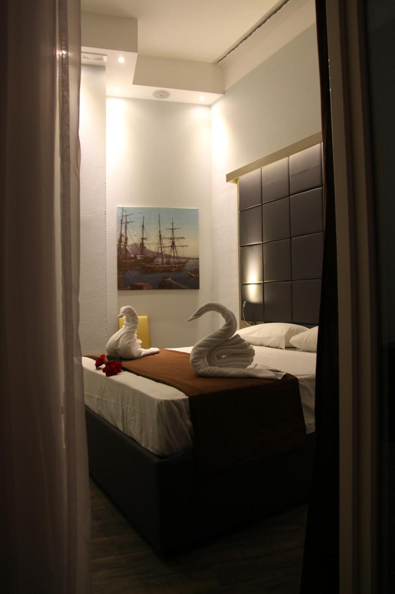 Dolce Vita Rooms Napoli Bagian luar foto