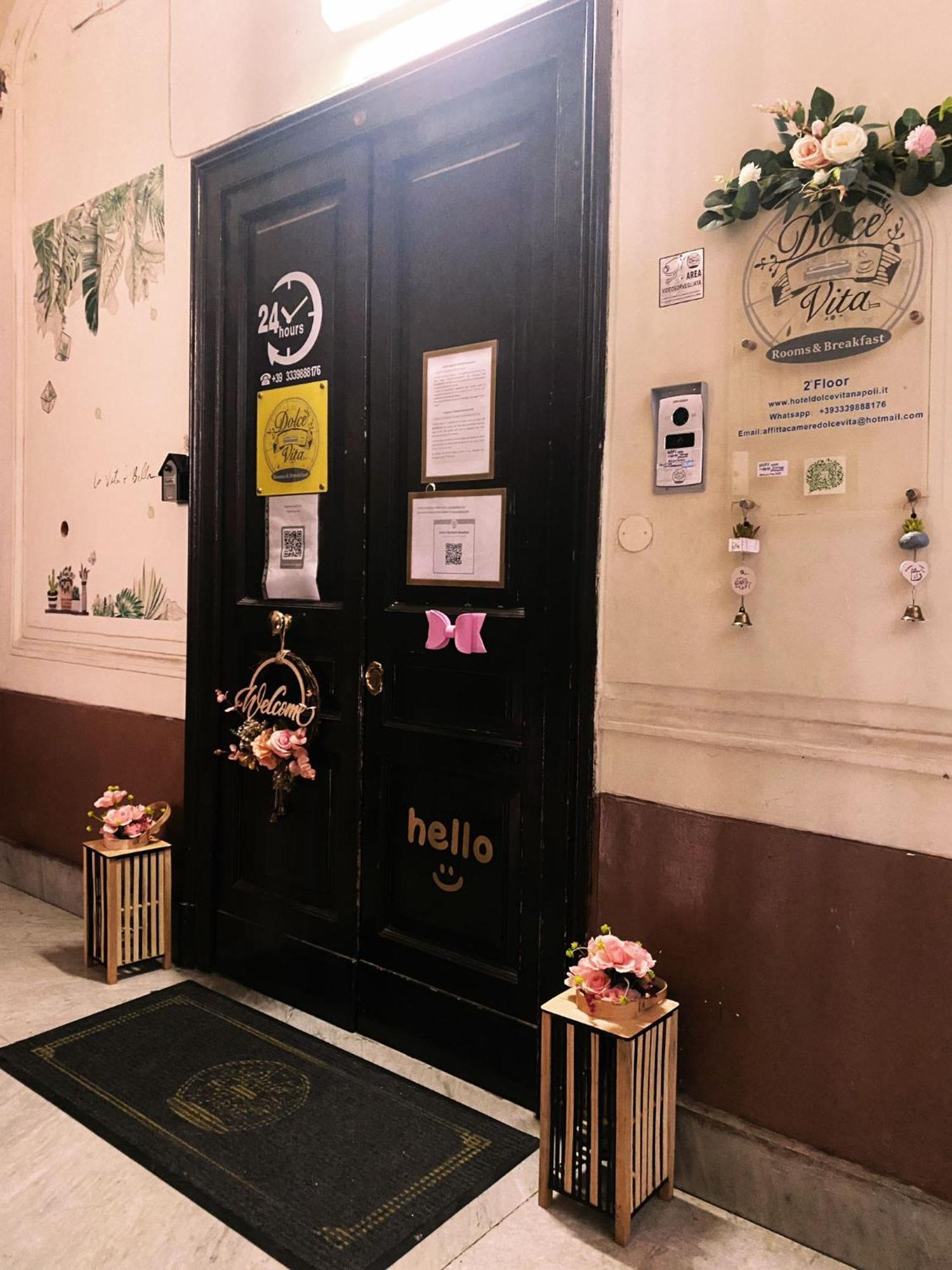 Dolce Vita Rooms Napoli Bagian luar foto