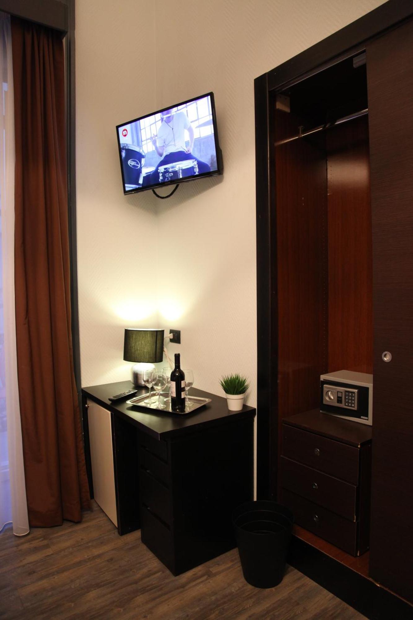 Dolce Vita Rooms Napoli Bagian luar foto