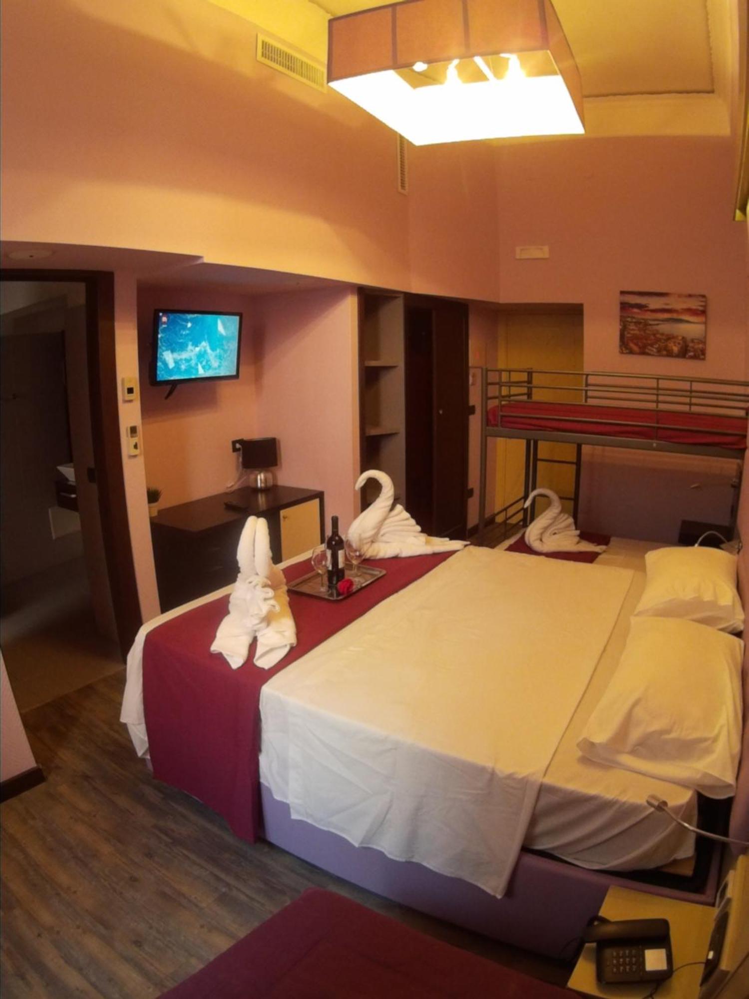 Dolce Vita Rooms Napoli Bagian luar foto