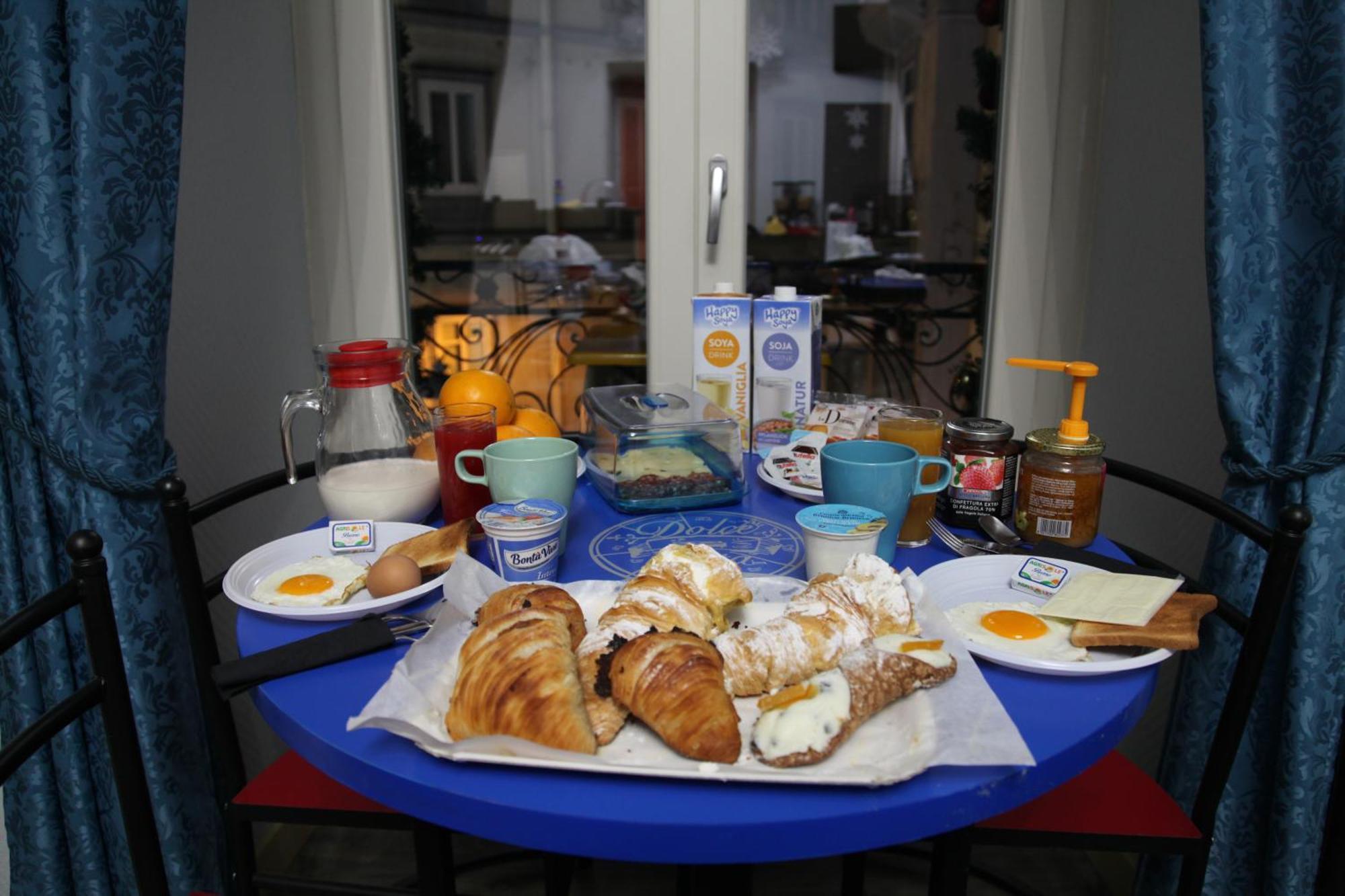 Dolce Vita Rooms Napoli Bagian luar foto