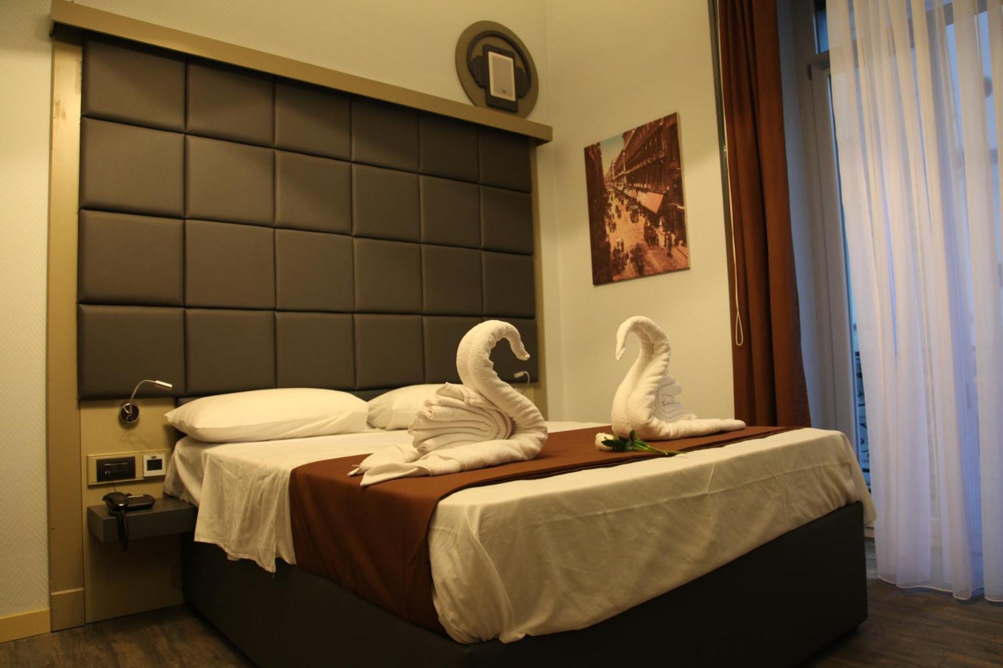 Dolce Vita Rooms Napoli Bagian luar foto